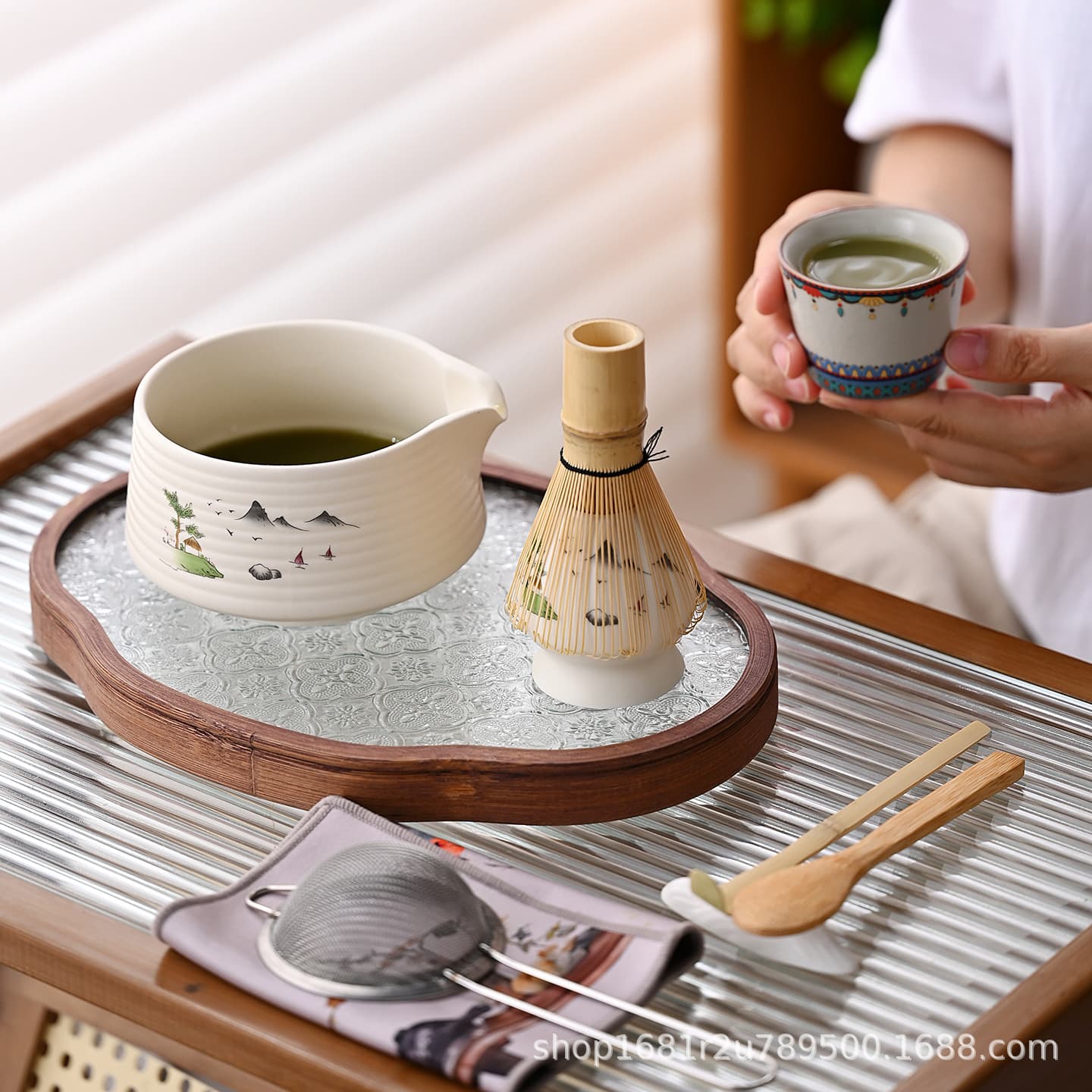 Cross-border exclusive Japanese matcha tea set with spouted matcha bowl, hundred-tip bamboo whisk, and Song Dynasty tea ceremony art