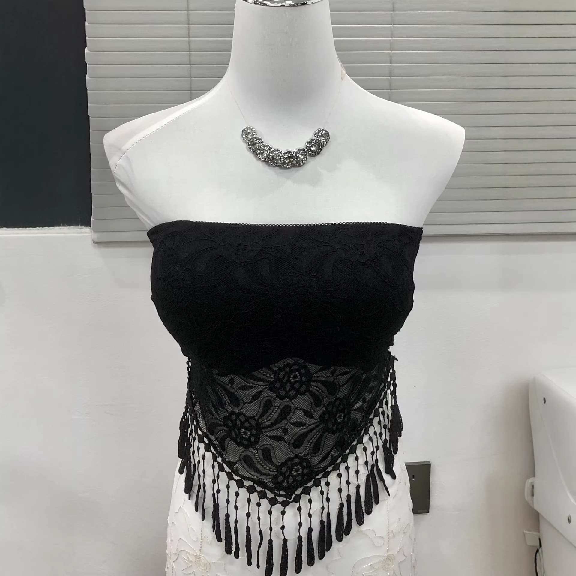 Tassel Strap Camisole for Women, French Design, Slim Fit Lace Tube Top, Pure Desire Style, Suitable for Commuting