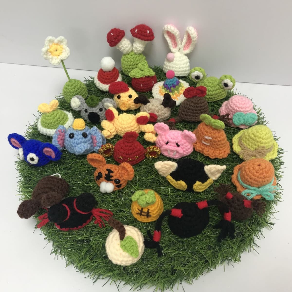 Mini Knitted Hand Hook Pet Hat Hamster Hat Parrot Hat Knitted Pet Small Hat Lizard Snake Hat