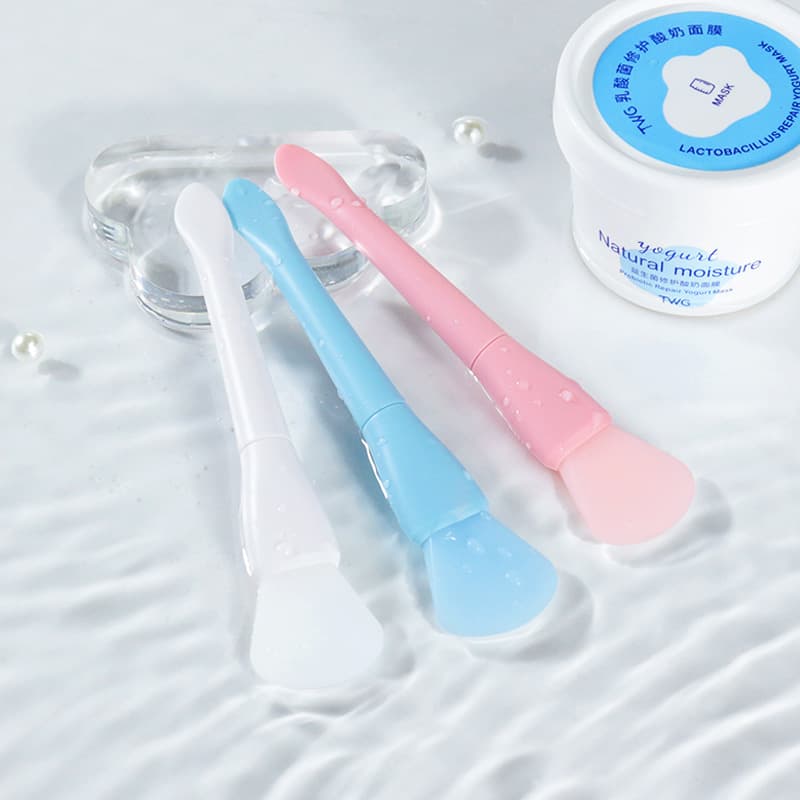 New Fishtail Mask Brush Silicone Double Head with Spoon Mud Mask Applicator Beauty Mask Stick Makeup Brush Manufacturers
