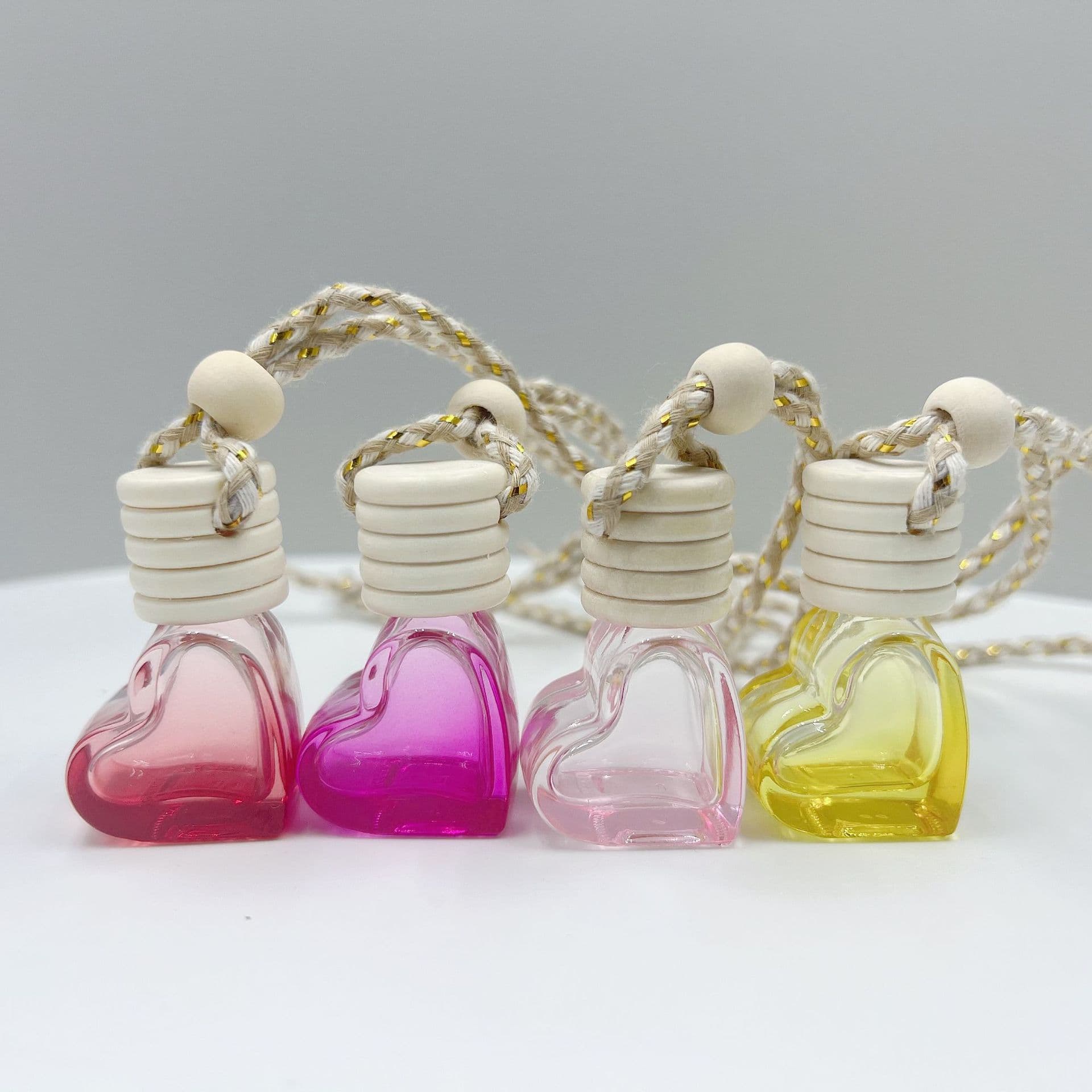 Wholesale fashion decorative aromatherapy spray color peach heart glass aromatherapy bottle special-shaped glass aromatherapy bottle retail wholesale reservation