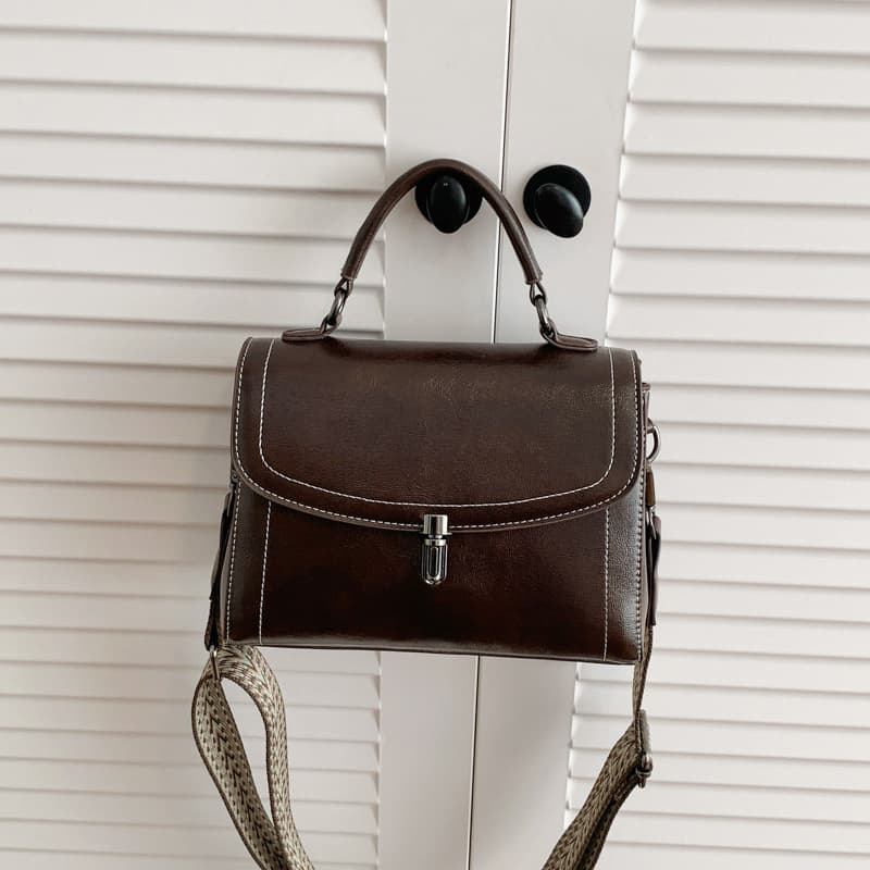 Cross-border Premium Handbag Women 2026 New Spring Vintage Wide Strap Crossbody Bag Versatile Commute Handheld Small Square Bag