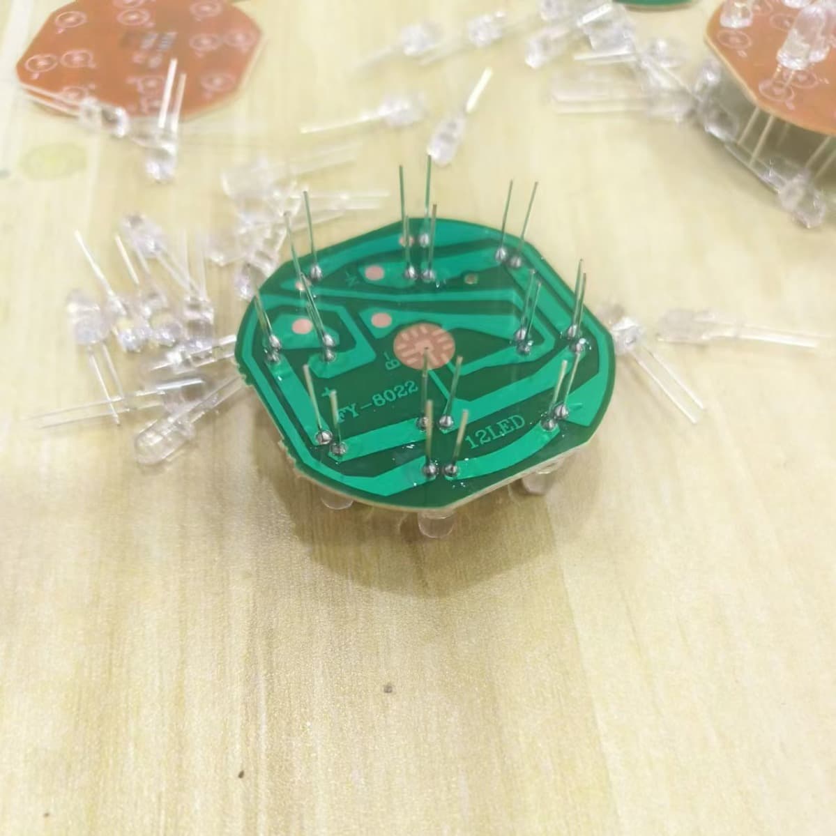 Lamp bead handcraft assembly processing orders outsourced, no deposit, genuine and reliable, welding handwork outsourcing