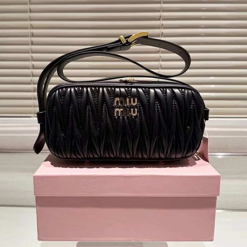 Miu New Simple Textured Pleated Camera Bag High-End Small Square Bag Versatile Shoulder Bag Crossbody Handbag Women's Bag