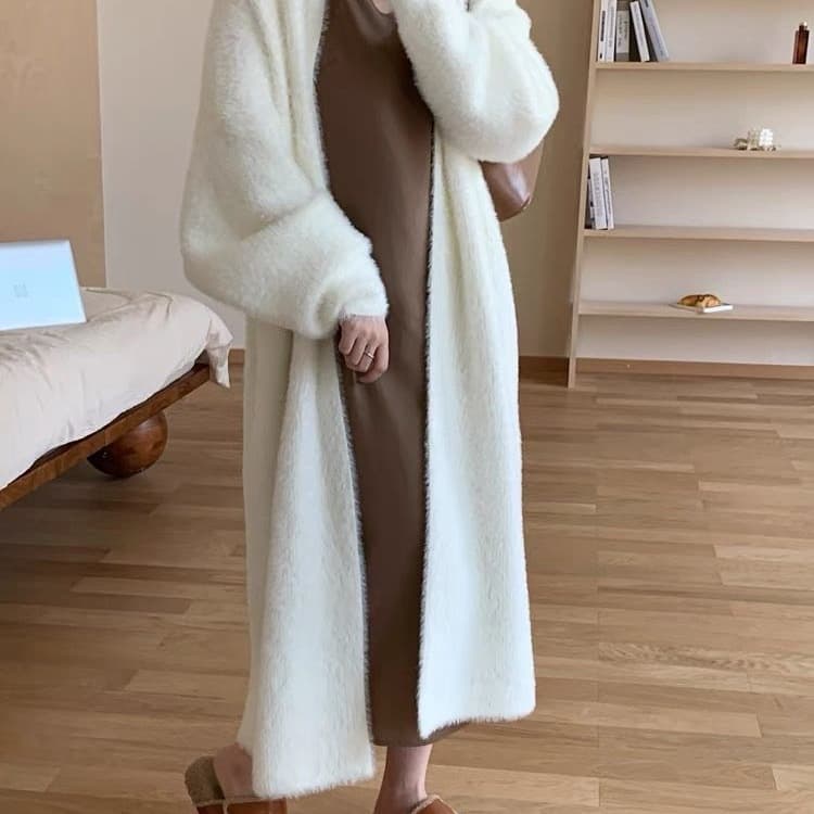 Mid-Length Cardigan Sweater Coat for Women, Autumn/Winter Soft Style, Loose and Relaxed Fit, Over-the-Knee, Plush Velvet Mink Fabric