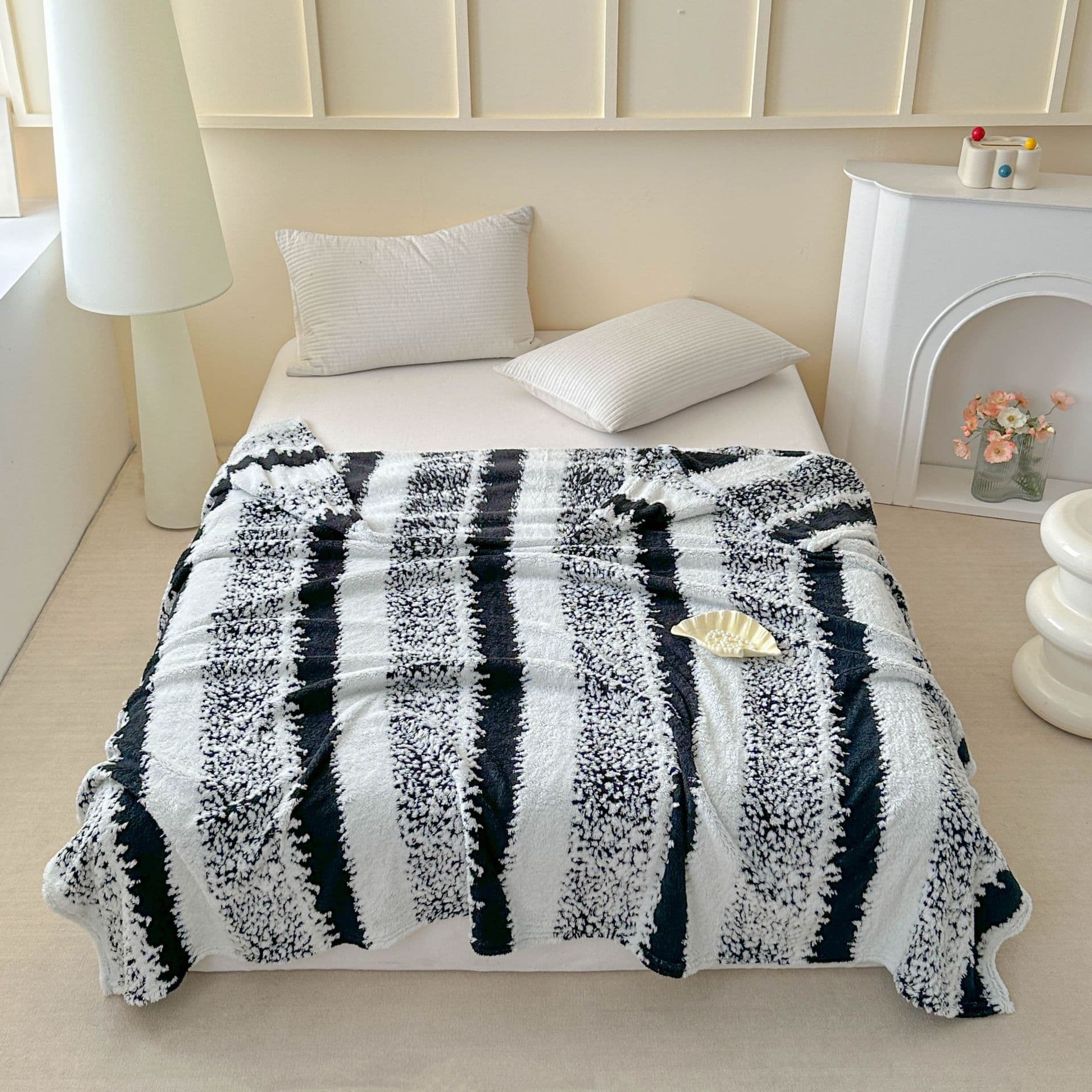 Factory Direct Cross-border Soft Cotton Fleece Blanket, Cationic Blanket, Flannel Gift Blanket, Leisure Blanket, Coral Fleece Throw Blanket