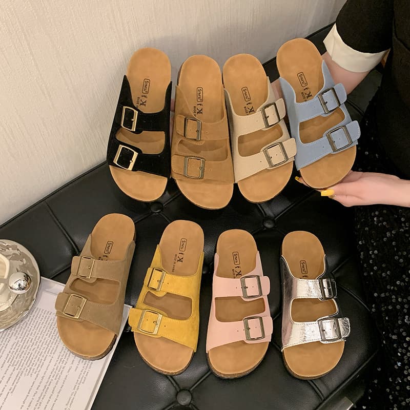 Wholesale Vintage Belt Buckle Thick Sole Casual Sandals for Women 2026 Summer Outdoor Soft Sole Beach Slippers