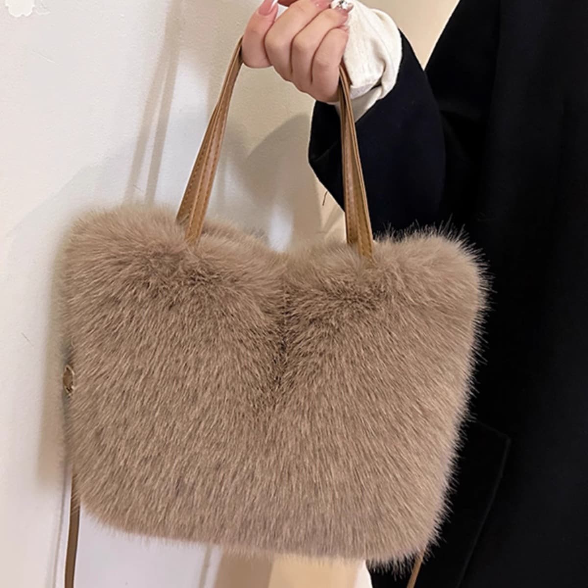 Ready Stock Fluffy Handheld Small Bag Fashion Pearl Fur Small Square Bag Autumn Winter Texture Ladies Crossbody Bag