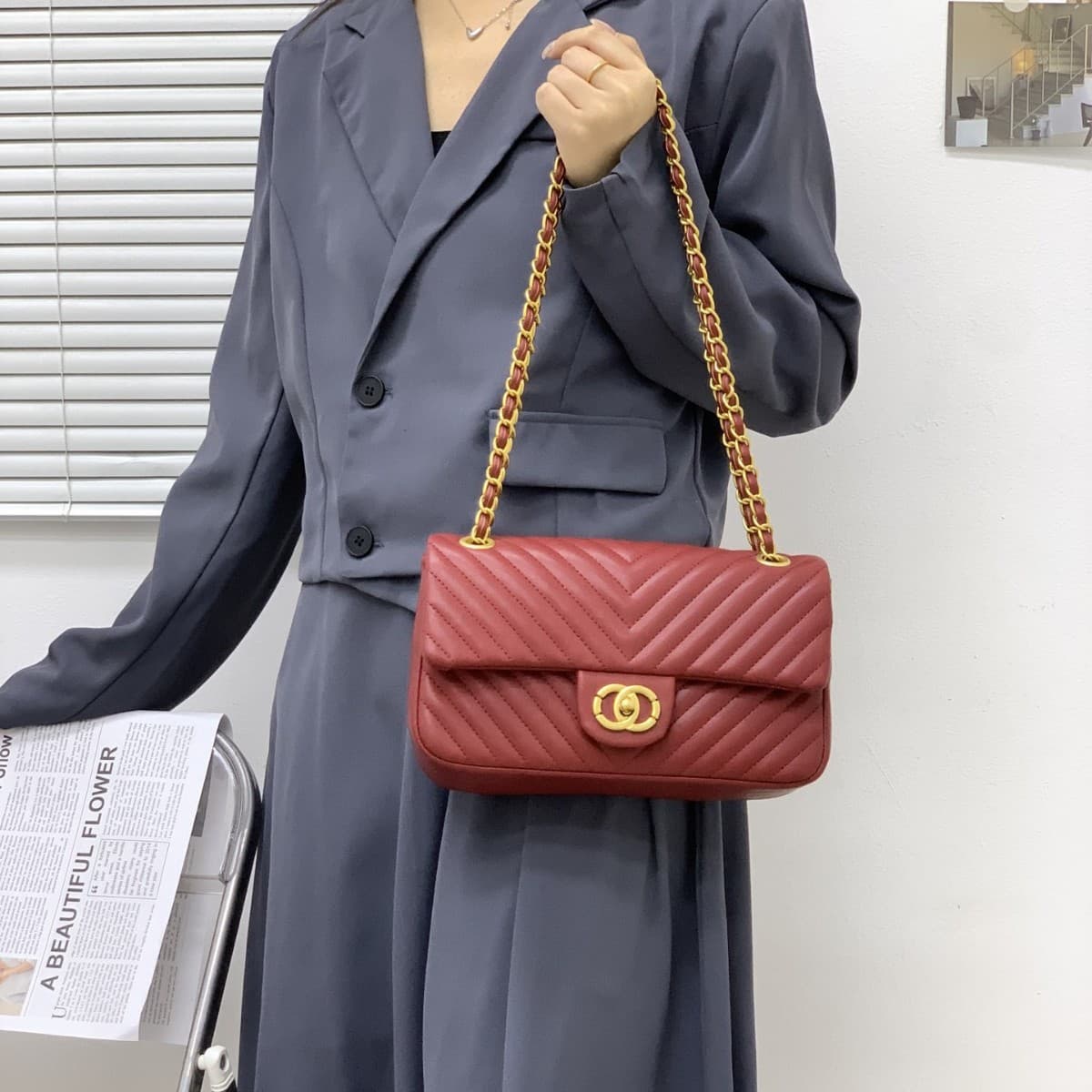 2026 New Diamond Chain Bag Light Luxury Single Shoulder Crossbody Bag Women’s Versatile Commuting Small Square Bag High-end Fashion Bag