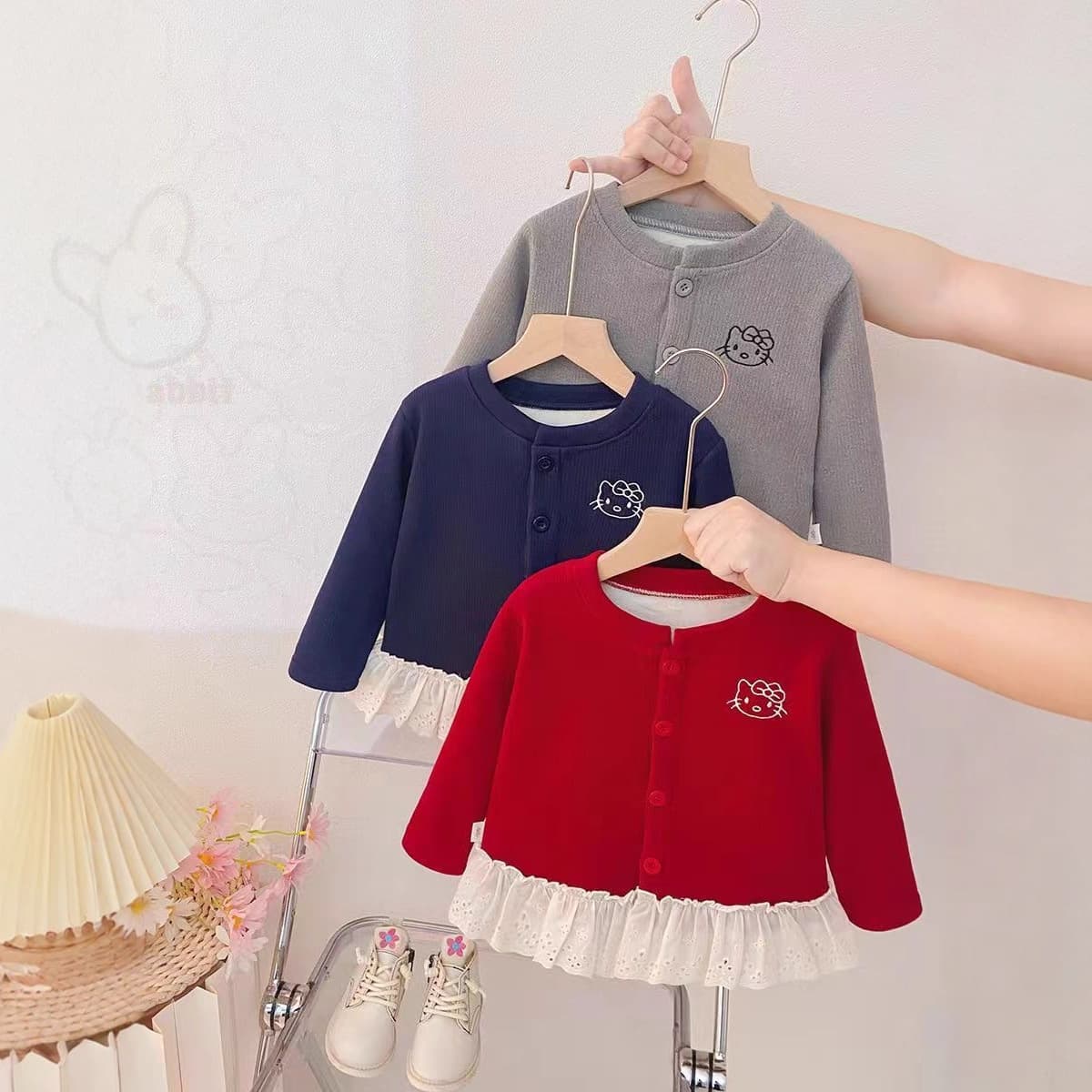 New autumn/winter cartoon round neck children's top, two-in-one base layer, fleece-lined, thickened, warm cardigan for babies.