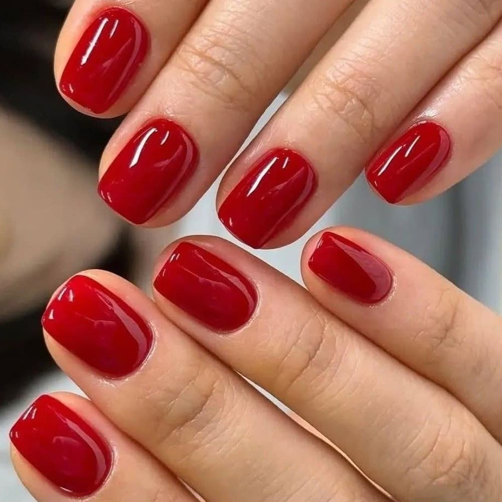 Best-Selling Short Bright Red Press-On Nails for Export, Elegant Skin-Brightening Solid Color Wearable Nails, European and American False Nails Wholesale