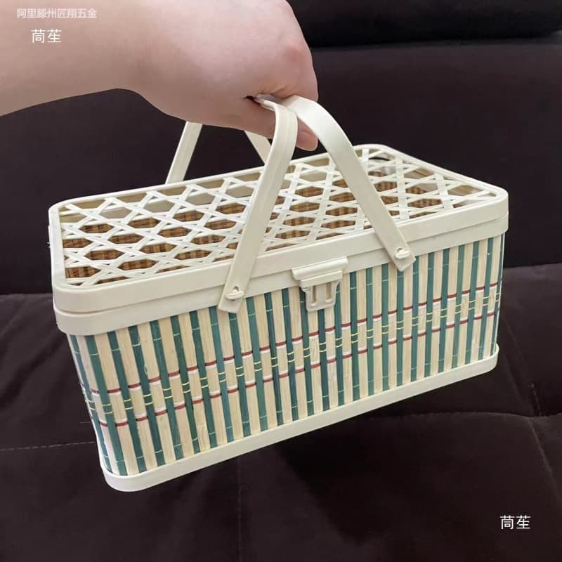 Green plastic imitation bamboo basket with lid, rectangular fruit gift packaging for cherries and loquats.