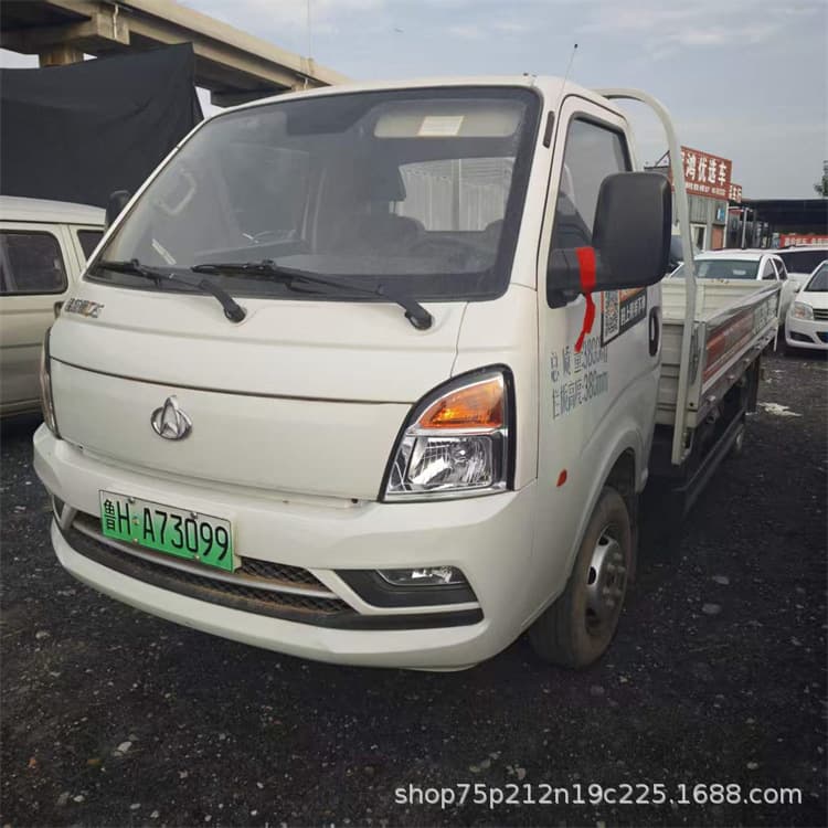 Cross-Border Export of Dongfeng Furika Refrigerated Trucks 4.2m Refrigerated Truck Prices Blue License Plate Cold Chain Food Transport Truck Factory