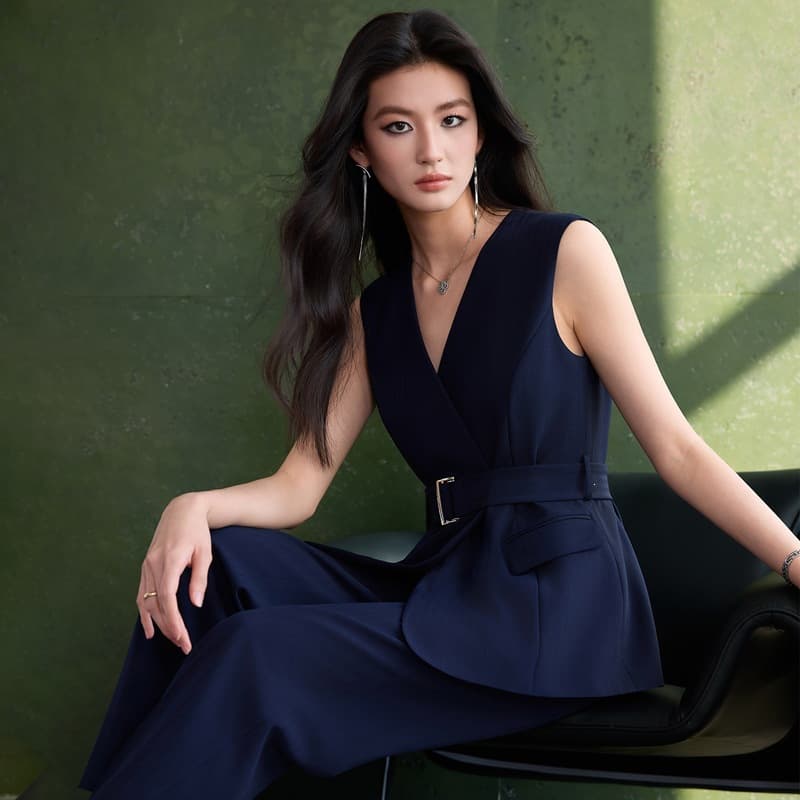 Women's Suit Set: Casual Trousers with Fashionable, Versatile, Goddess-Style, Age-Defying, Chic Professional Vest Top with Premium Feel