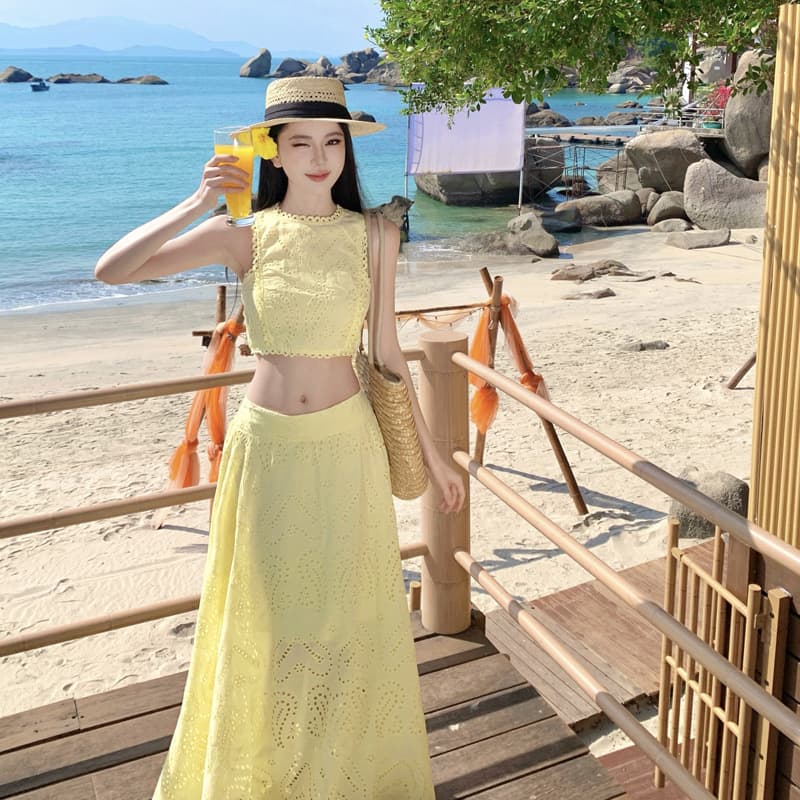 Round Neck Sleeveless Crop Top + High-Waist Slimming A-Line Skirt Set