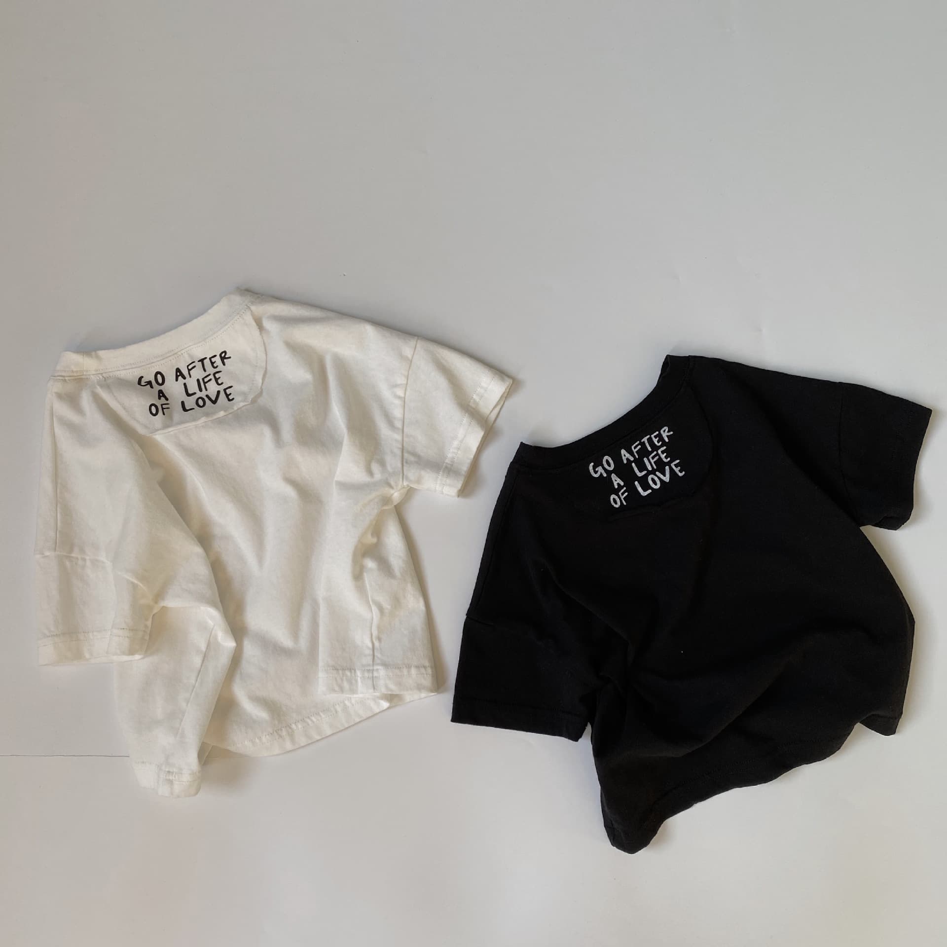 GL-kids Korean Summer New Kids Back Print Short Sleeve T-Shirt, Clean and Fresh Black and White T for Boys and Girls