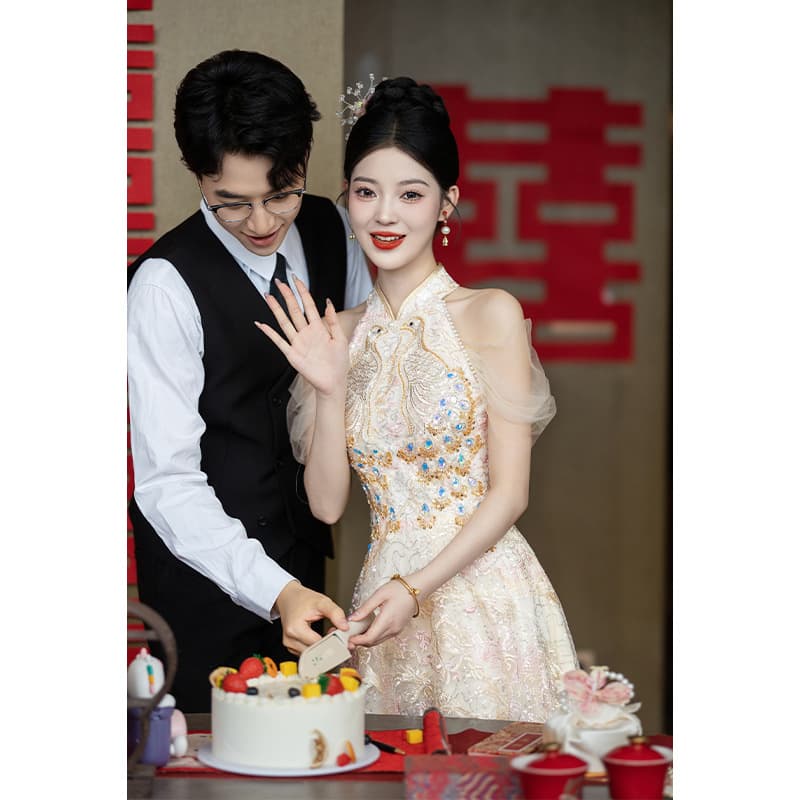 New Chinese-style Cheongsam with Halter Neck 2026 New Arrival Morning Robe High-end Young Style Engagement Dress Champagne Bride Toasting Gown