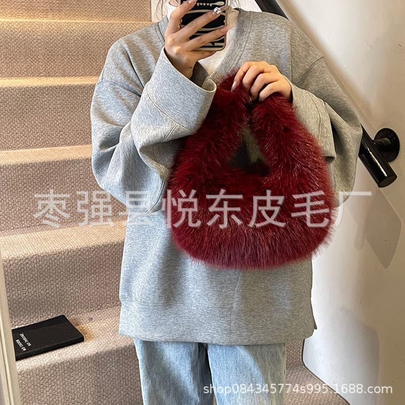 Handheld Furry Bag for Women, Autumn/Winter New Release, This Year's Popular High-End Niche Plush Handheld Small Bag