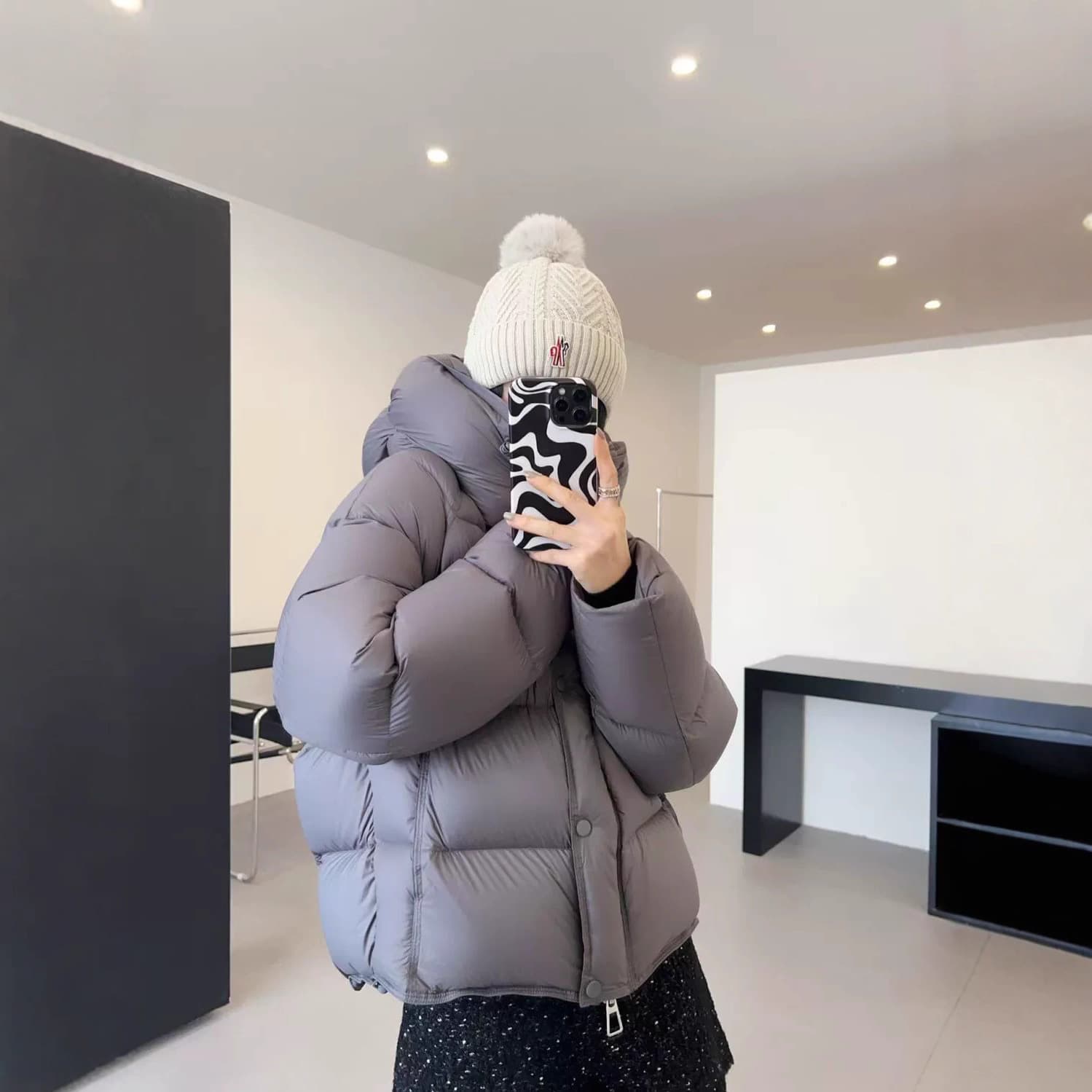 Short hooded cloud puff pastry thick puffer jacket for women, 2025 winter new style, hot-selling plus size loose coat.