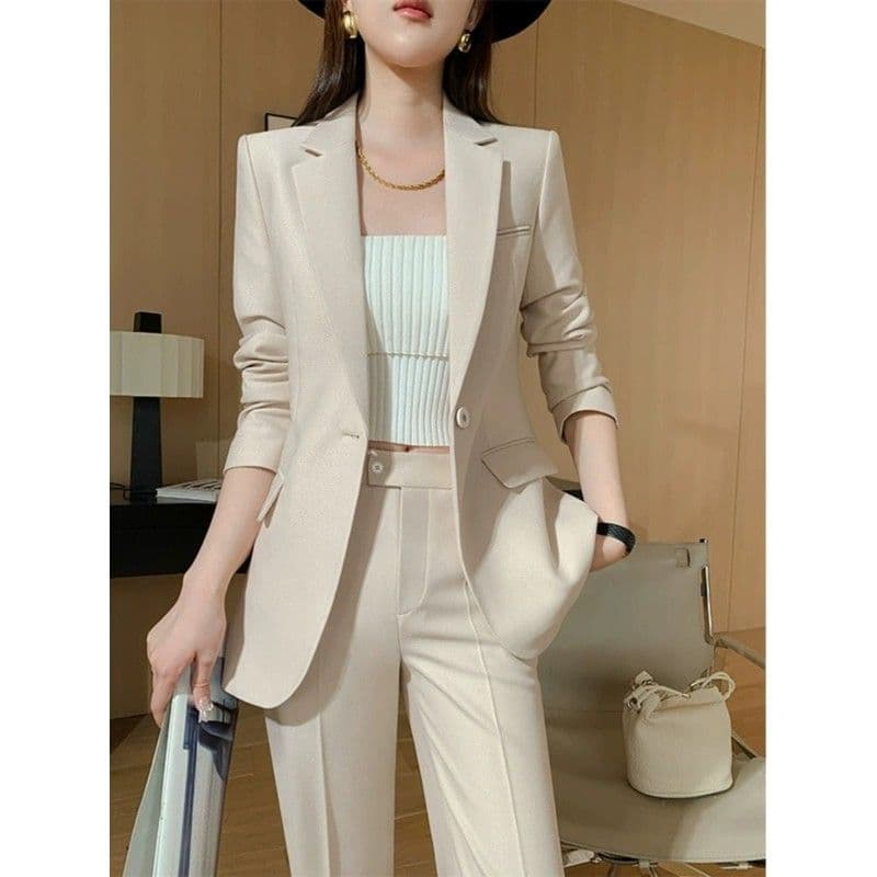 Off-white women's suit set, autumn 2025 new style, professional and sophisticated, perfect for commuting and formal occasions.
