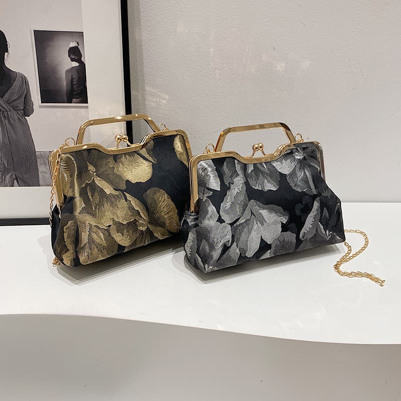 National trend embroidered small square bag, personalized clip buckle, temperament handbag, Chinese style retro cheongsam chain crossbody shoulder bag