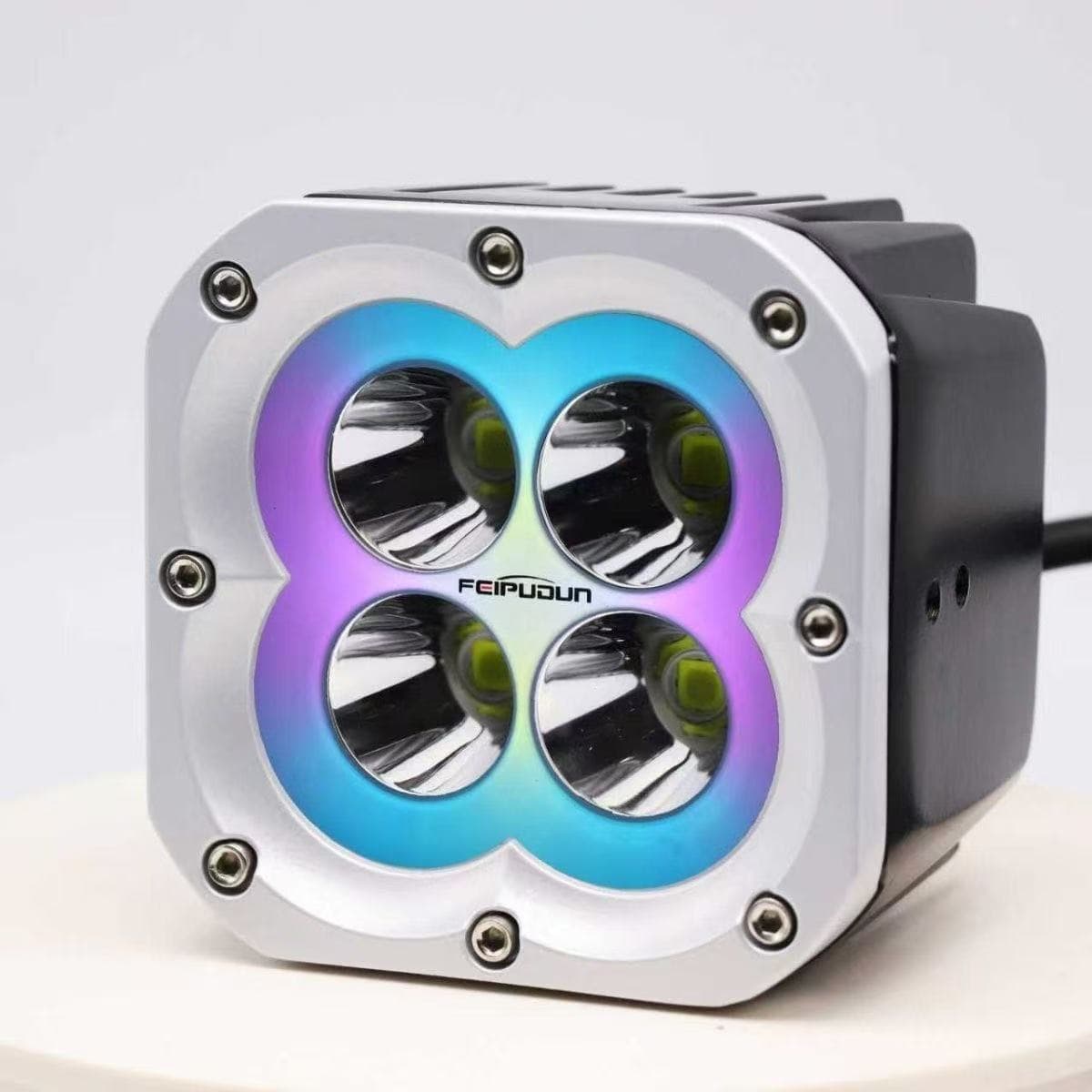 Lucky S4RGB version of paving spotlights daytime running lights can be controlled by APP to control the ambient light 440WAPP can control the RGB ambient light