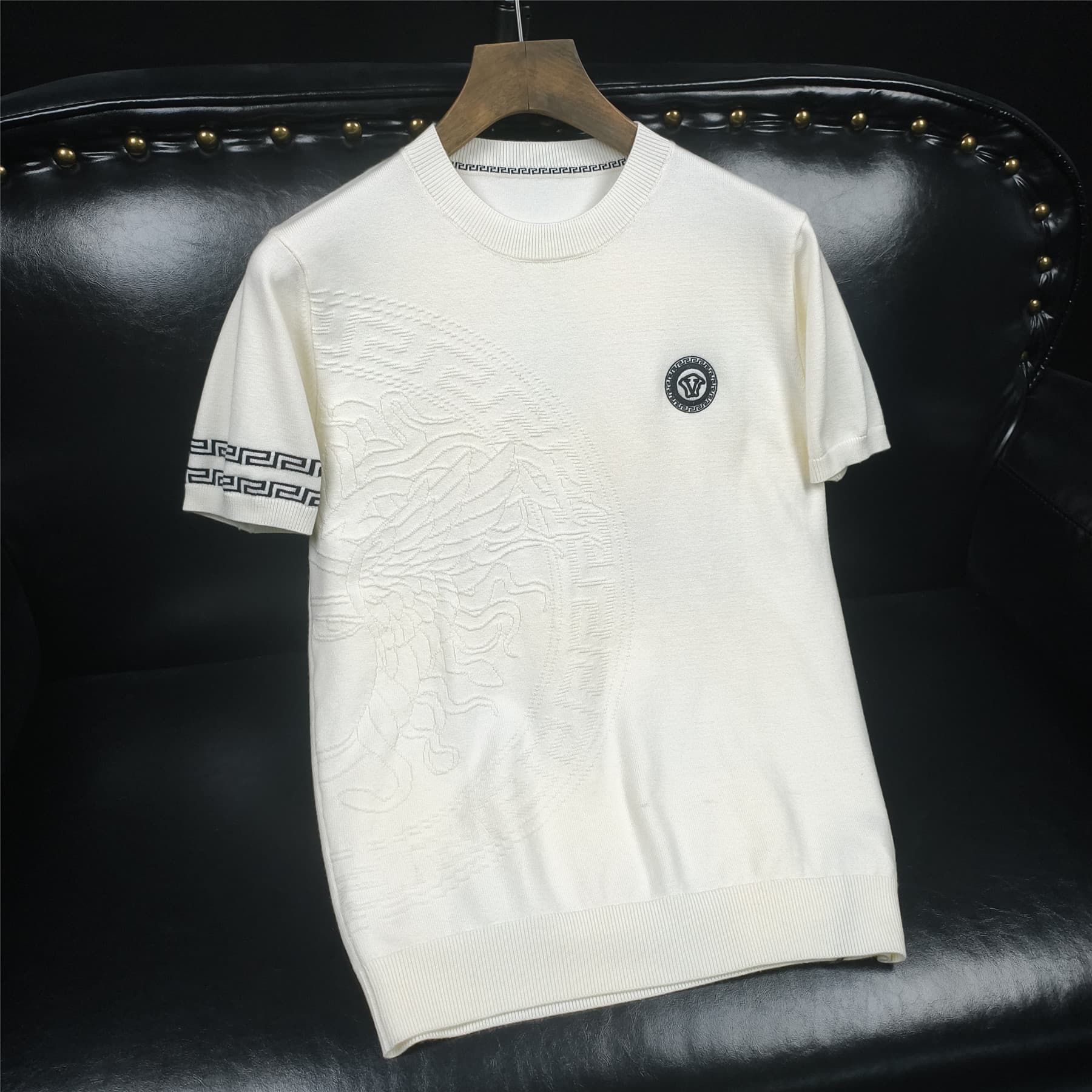 Men's Short-Sleeve Wool Sweater for Fall/Winter 2025, Slim-Fit Knit Top, Round Neck Pullover