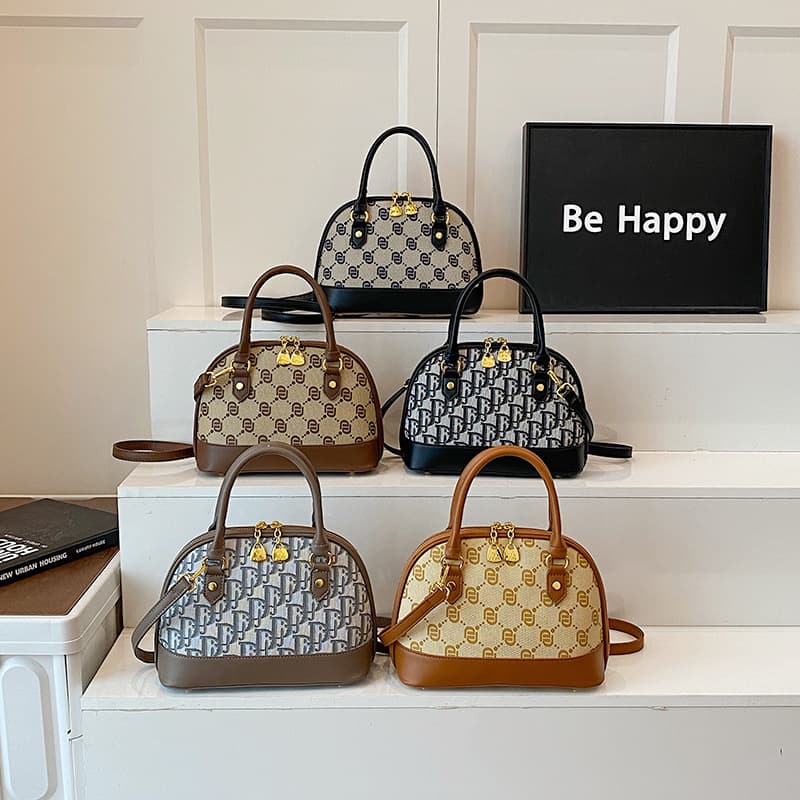2025 New Printed Women's Handbag Premium Feel Handheld Casual Retro Shoulder Handheld Shell Bag Wholesale