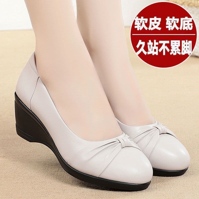 Genuine leather fashion sandals for women 2024 new flat open-toed beach sandals for mothers summer soft soles comfortable and non-slip