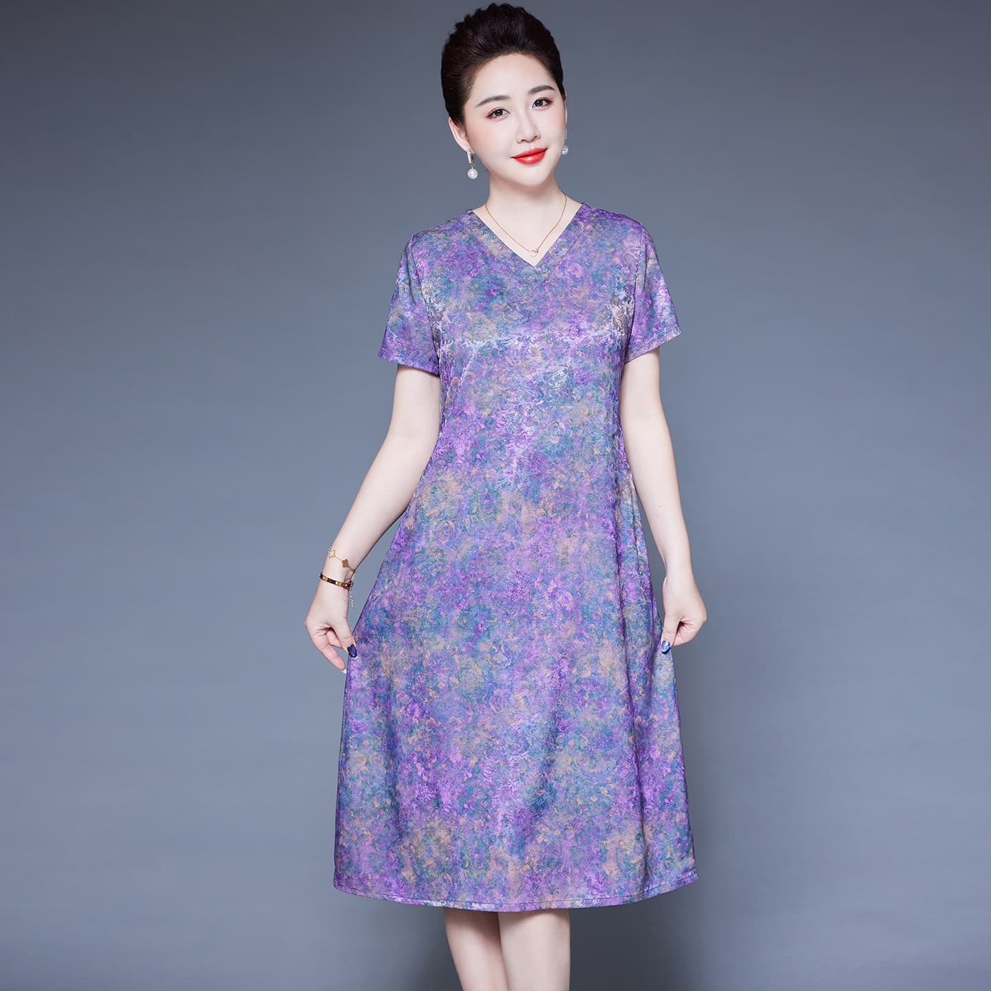 Lungodijiao dress women's summer new style jacquard fashion loose mid-length V-neck mother's short-sleeved skirt