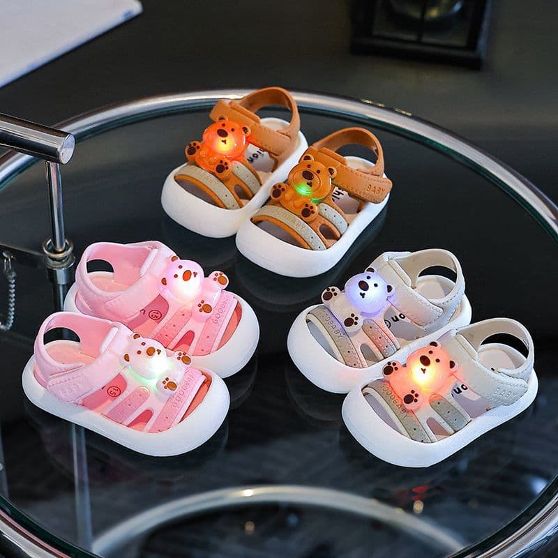 Baby Light-Up Sandals Girls Walking Shoes Soft Sole Non-Slip Cartoon Bear Hole Shoes Summer New Infant Shoes