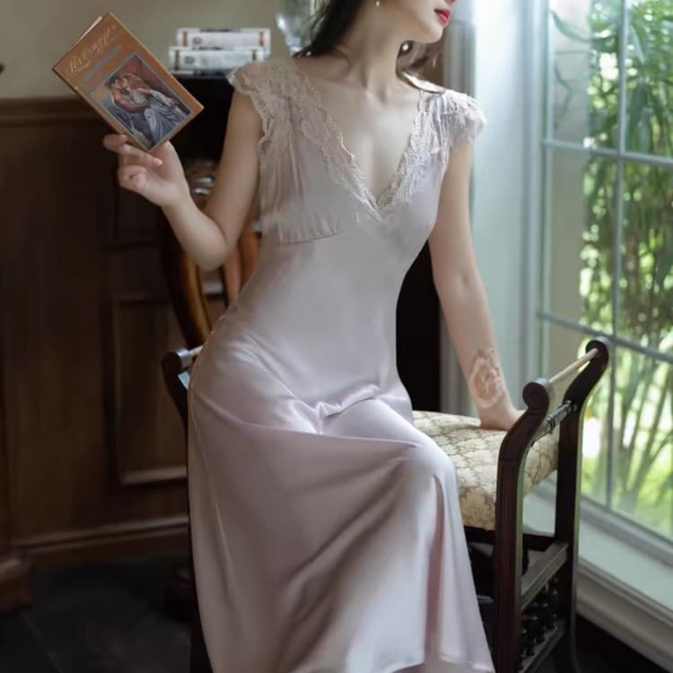 Women's Spring and Summer Pajamas with Chest Pad, Lace-up Slim-fit French Ice Silk Long Nightdress, Backless Elegant Sexy Pure Desire