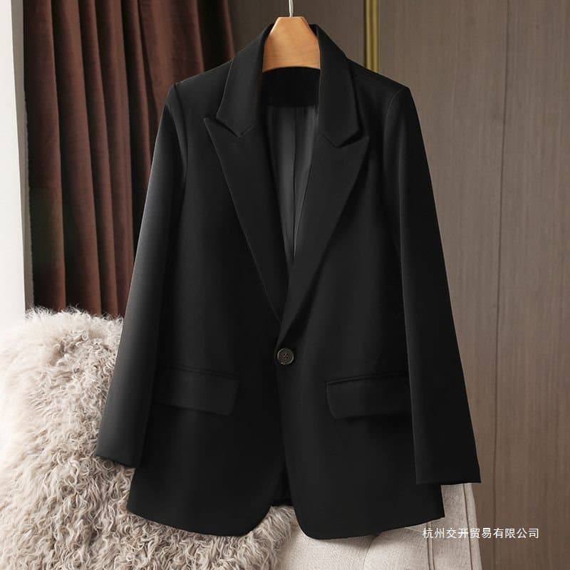 Korean-style oversized black suit jacket for women, a popular casual and unique style for spring and autumn, perfect for commuting.