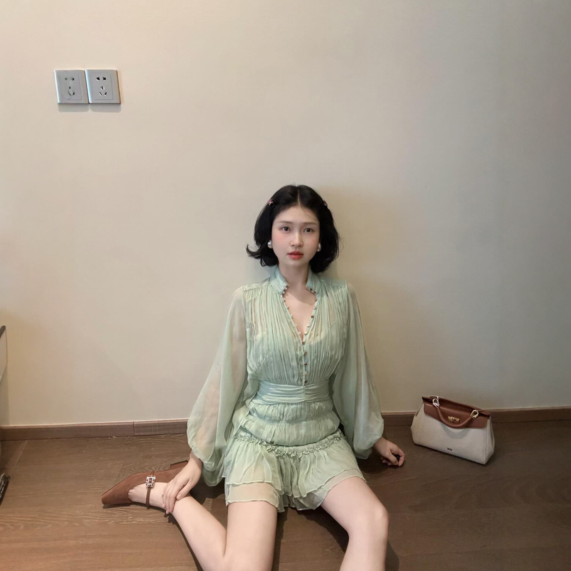 French pure lust gauze-feel puff-sleeved green waist-cinching elegant dress for women, stunning short skirt