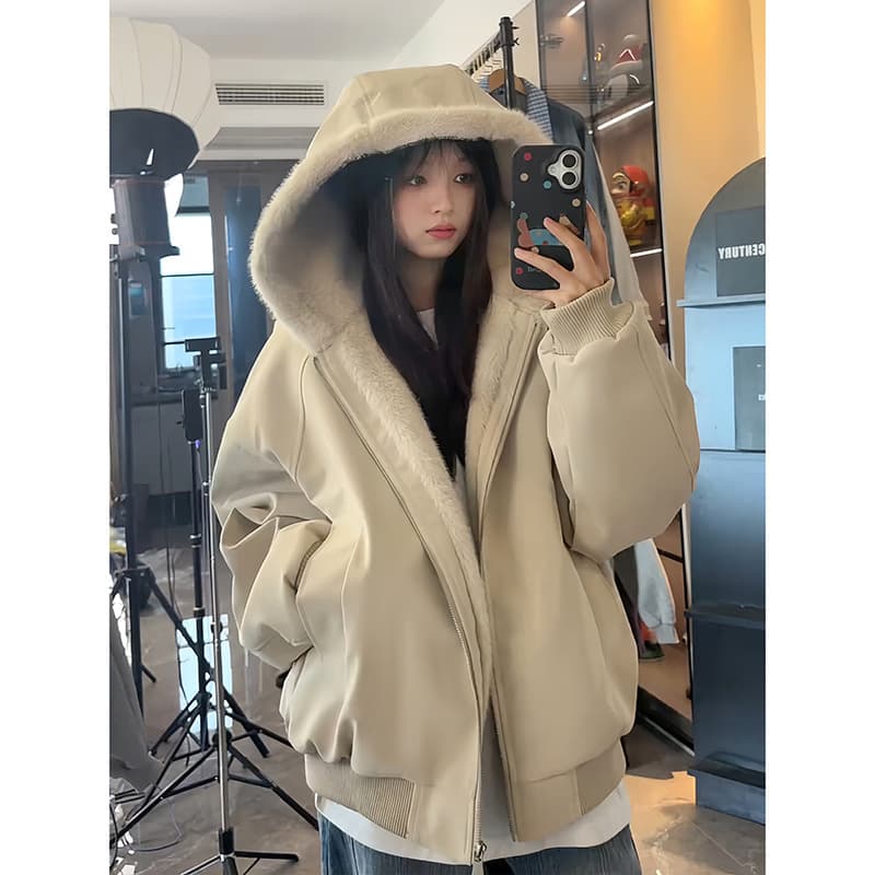 American-style hooded leather jacket with faux fur trim, suitable for men and women, winter style, thickened and warm, with fur collar.