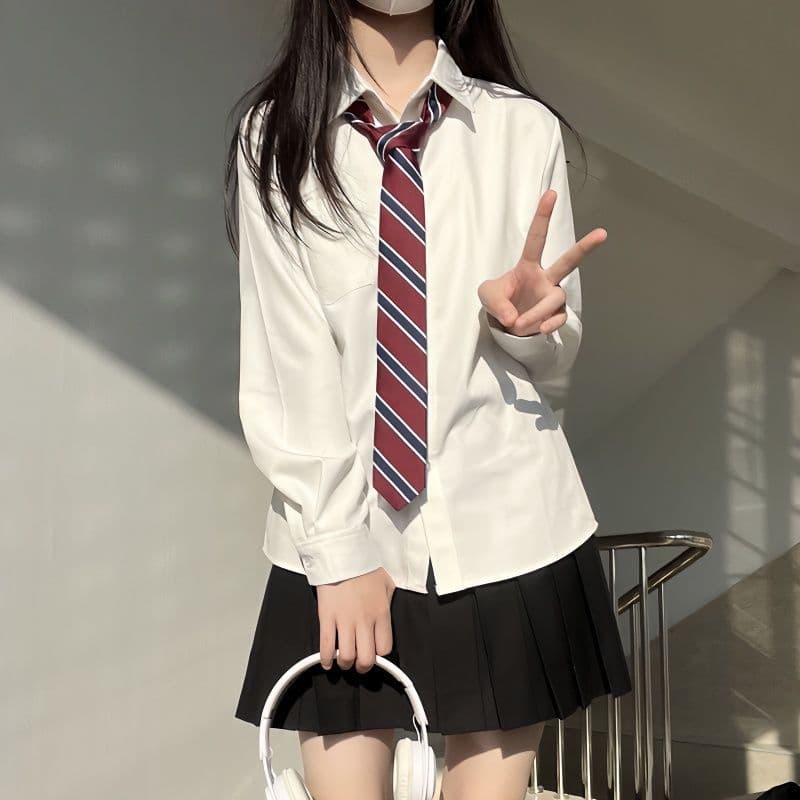 JK Japanese style uniform solid color shirt with accordion pleats, long and short sleeves, versatile inner layer, preppy style, loose fit, women's summer wholesale.