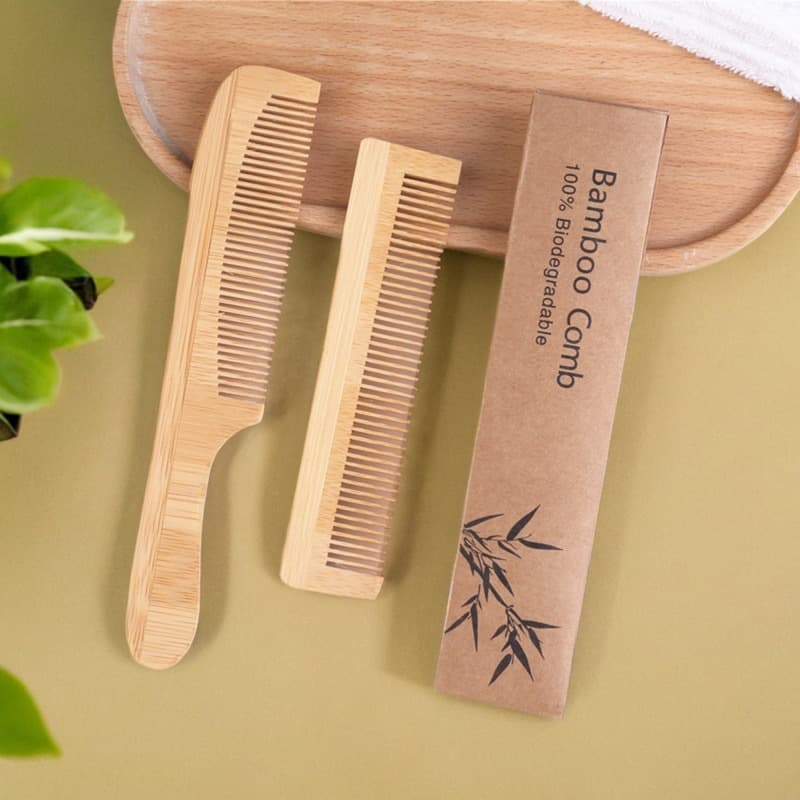 Export-oriented hotel eco-friendly material combs without paint, packaged in kraft paper boxes, pure natural thickened bamboo or wooden combs.