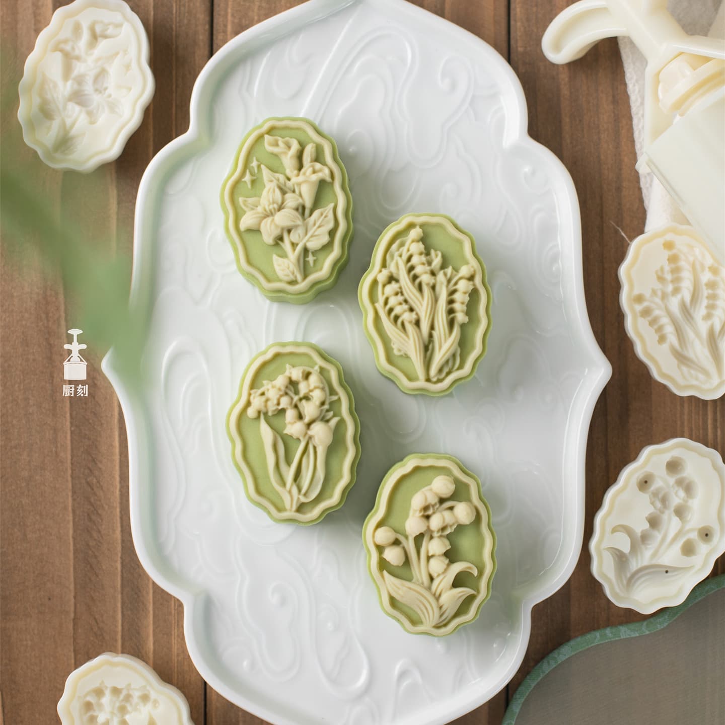 50g Lily of the Valley mooncake mold, hand-press 3D patterned pastry press mold, household baking tool
