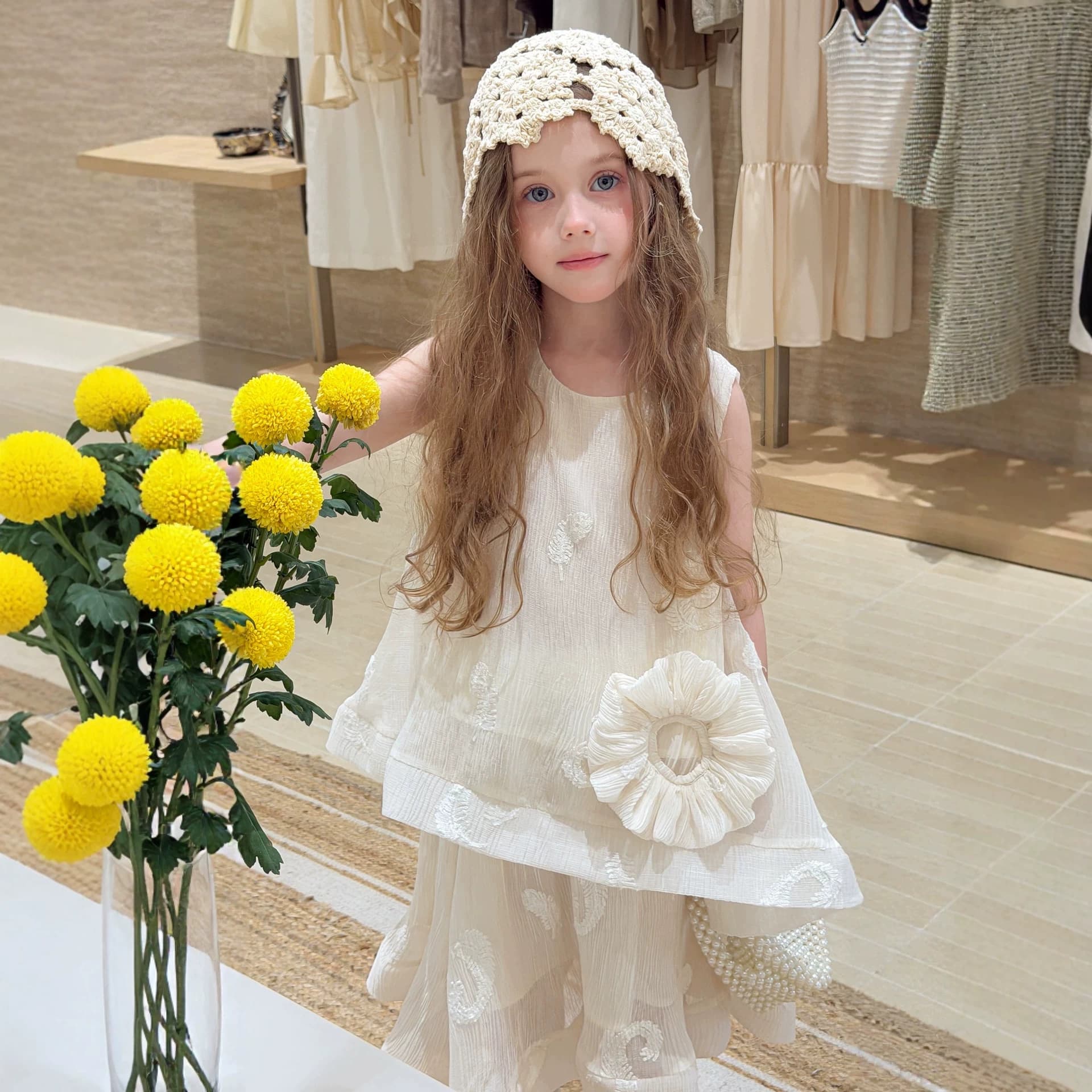 Summer 2026 new style embroidered three-dimensional flower two-piece set for girls solid color summer sleeveless skirt suit