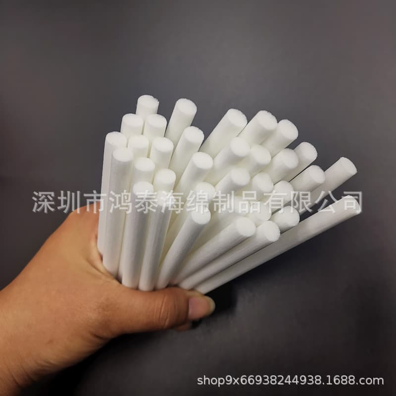 Factory direct stock of white absorbent cotton swabs, humidifier sponge sticks, non-woven fabric sponge fiber absorbent cores.