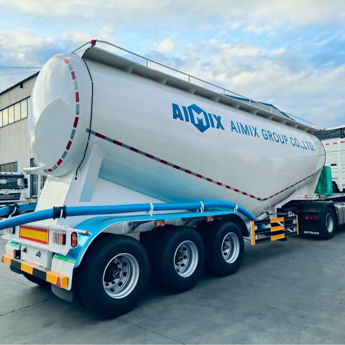 Cross-border 35-70 cubic meter bulk cement tanker U-shaped rear dump semi-trailer with diesel power take-off
