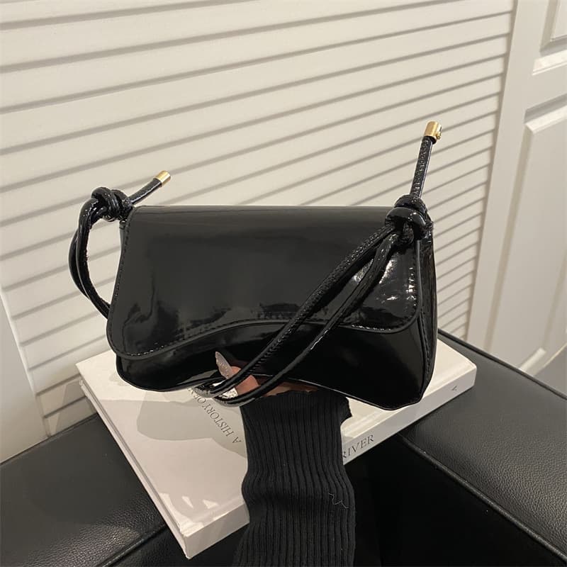 Korean style simple solid color 2026 winter new large capacity personalized ins casual armpit crossbody small square bag