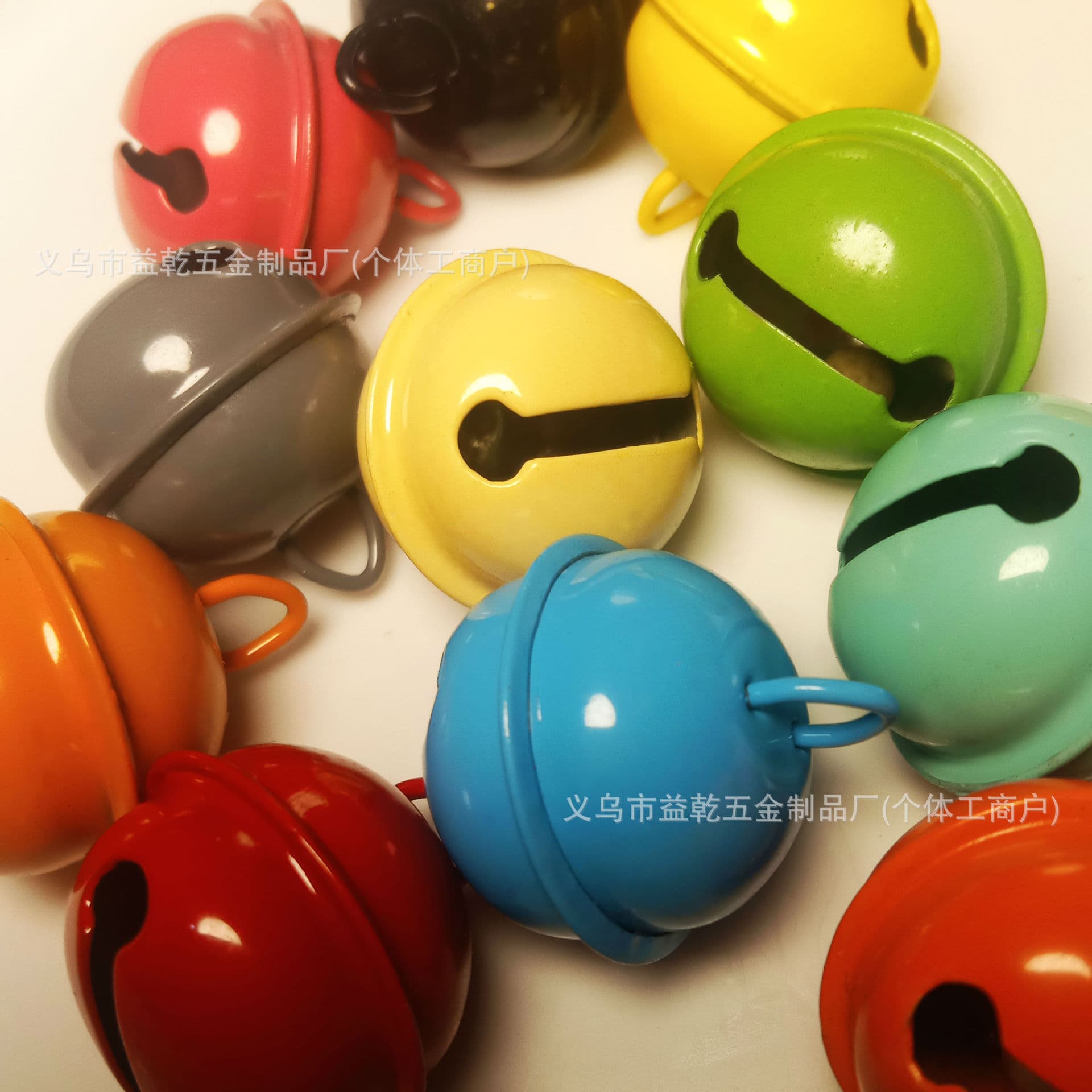 Candy-colored Spray Paint Slant Bells and Round Bells, Pet Accessories, Christmas Colored Small Multi-specification Manufacturer Wholesale Mixed Colors