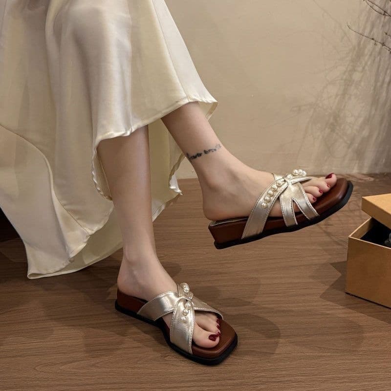 Ultra-Soft Beaded Pearl Sandals for Summer 2026, Slip-On Flat Sandals with Soft Sole for Vacation and Beach, Suitable for Dresses