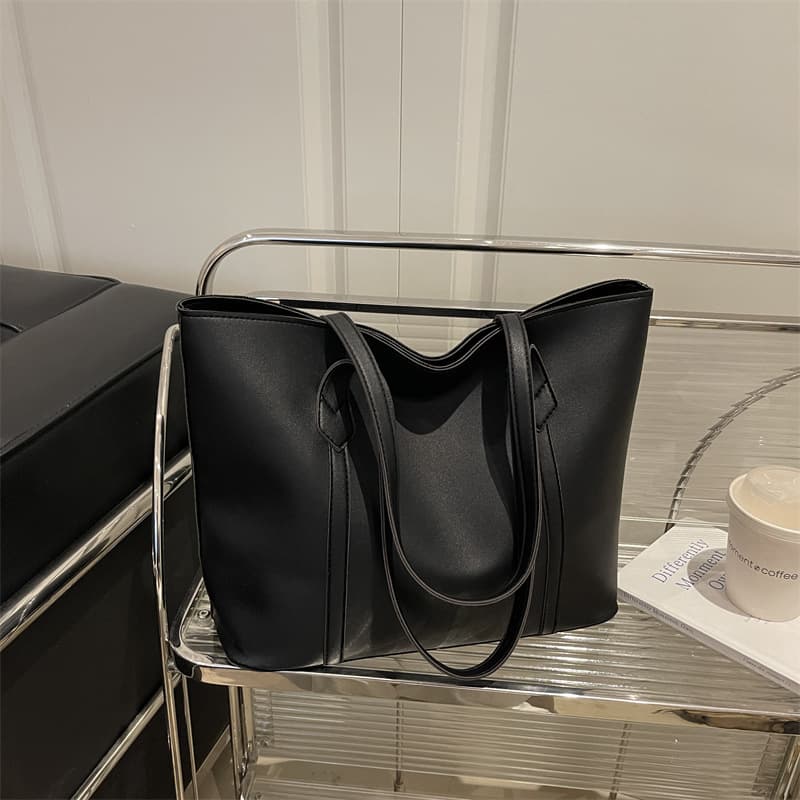Fashionable and versatile retro commuter shoulder bag, trendy and simple tote bag, college student class bag, high-end women's bag