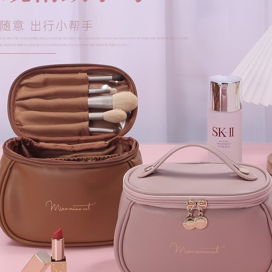New women's large capacity portable ins-style high-end travel cosmetics storage toiletry bag, 2024 new style.