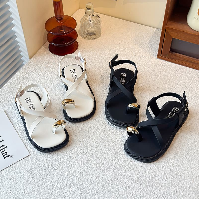 Girls Sandals 2026 Summer New Outerwear Beach Shoes Little Golden Bean Square Toe Thumb Toe Children's Princess Roman Sandals