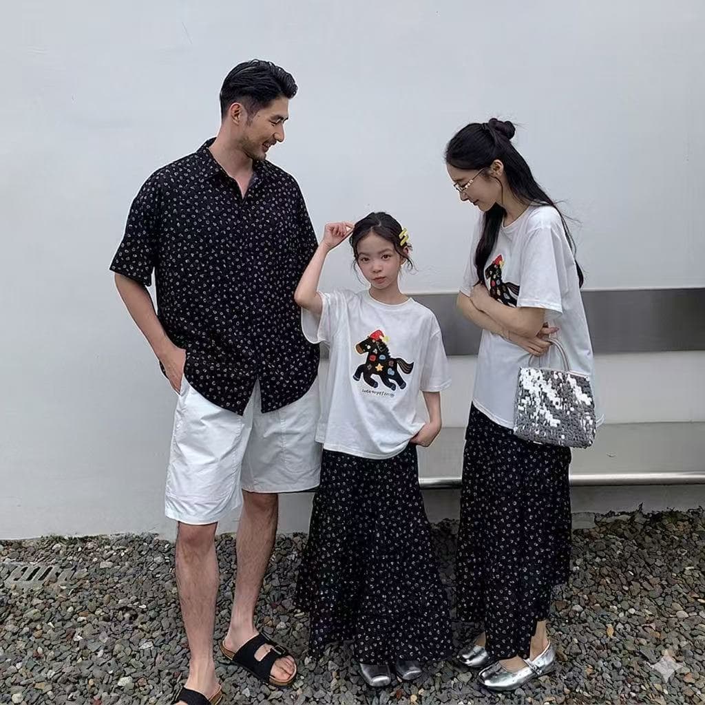 2026 new Korean style parent-child clothing for a family of three floral shirts mother and daughter long skirts western style family clothing vacation set