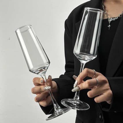 Wedding Crystal Champagne Glass Gift, European-Style Engraved Butterfly Design, Lead-Free Stemmed Whiskey Glass for DIY Craft