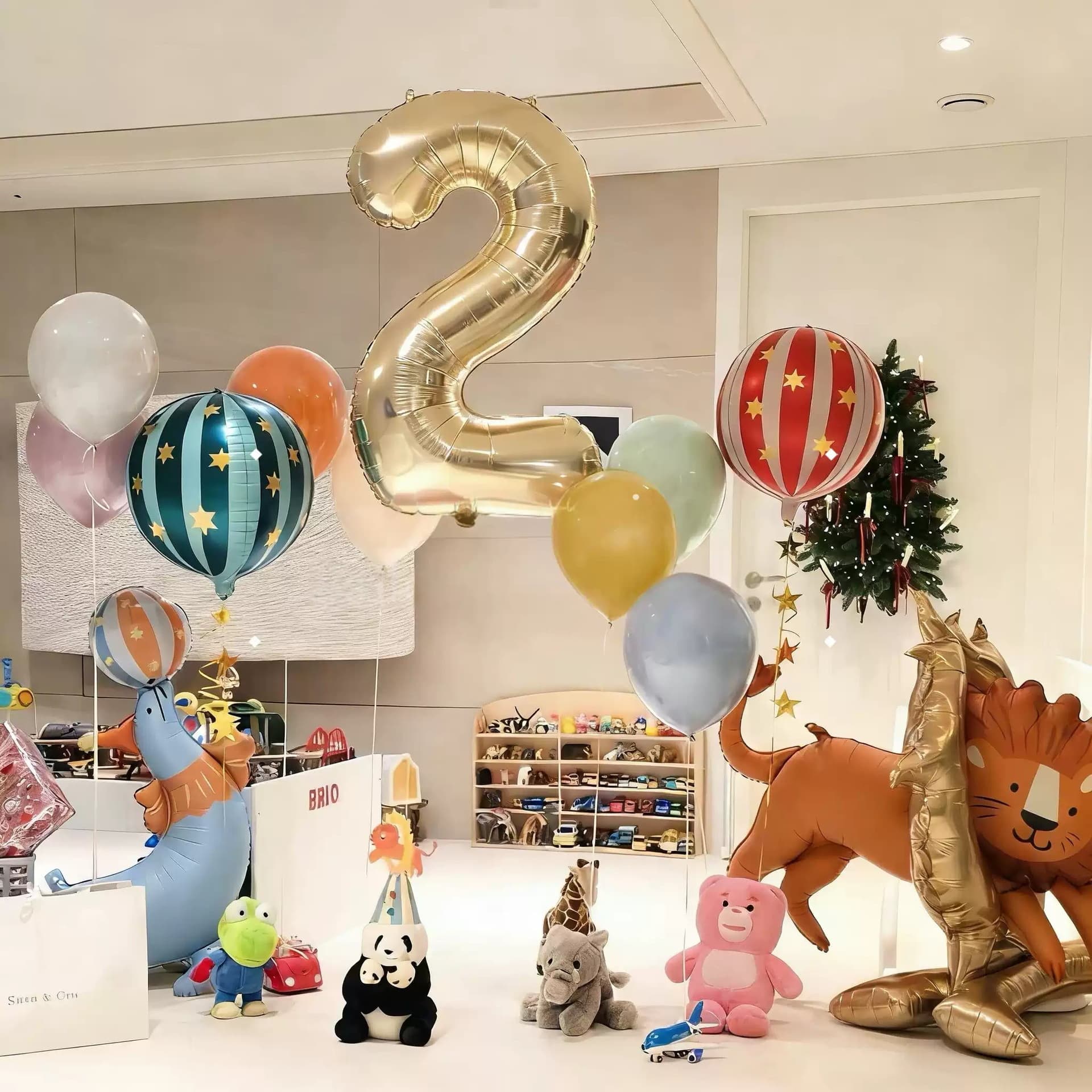 Circus themed children's birthday party balloon set animal sea lion lion baby first birthday scene layout